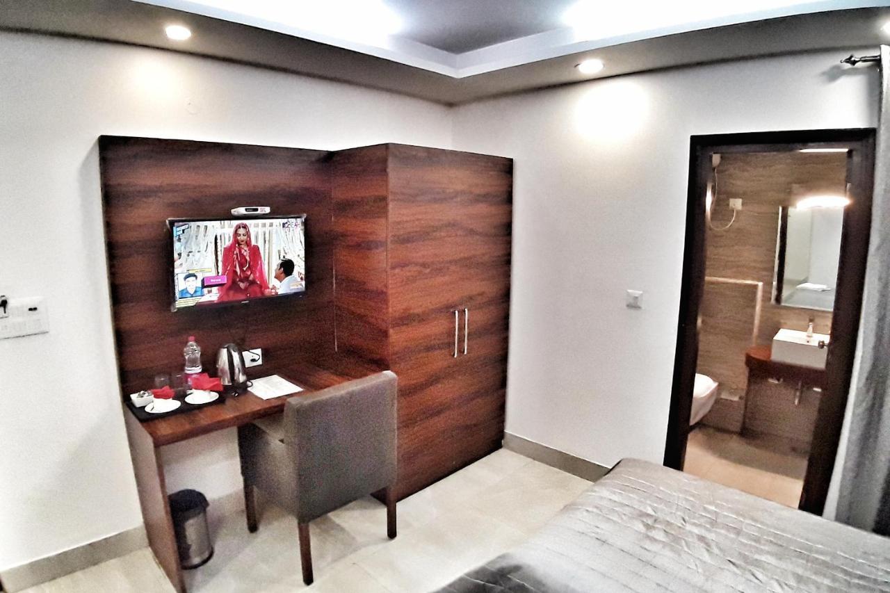 Hotel Aerocity Purple Orchid Nowe Delhi Zewnętrze zdjęcie